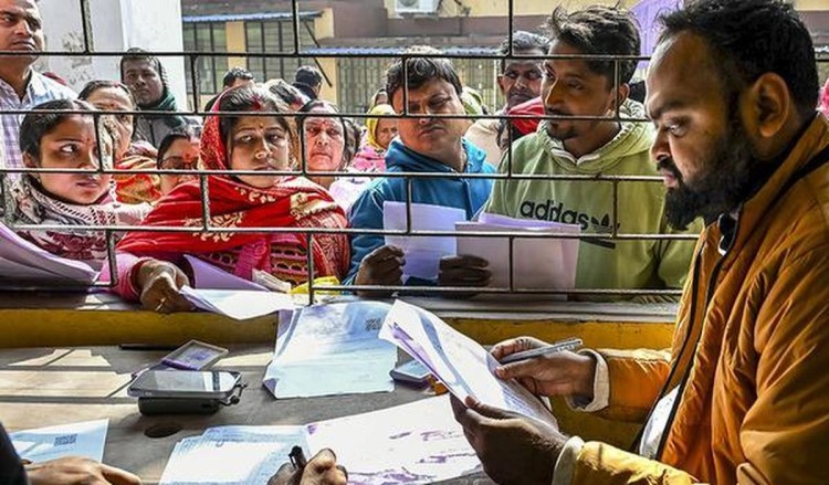 'এসআইআর’এর বাংলায় মেয়েদের কথা, মানুষের কথা